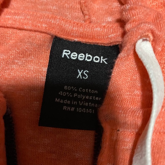 Super cute! Reebok outfit - Picture 3 of 3